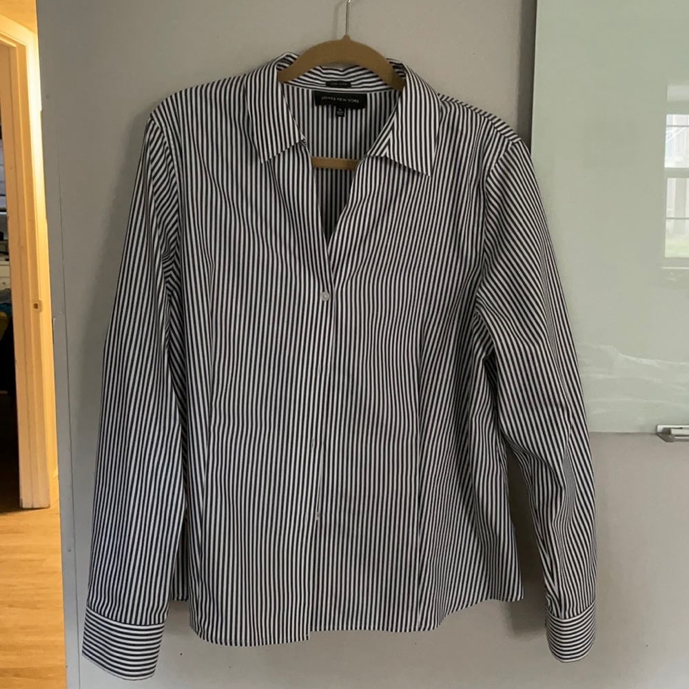 Jones New York striped women’s dress shirt